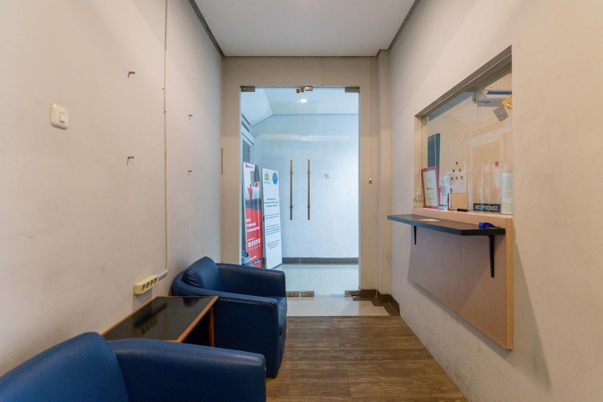 Reddoorz Plus Syariah Near Mall Pondok Indah Jakarta Extérieur photo
