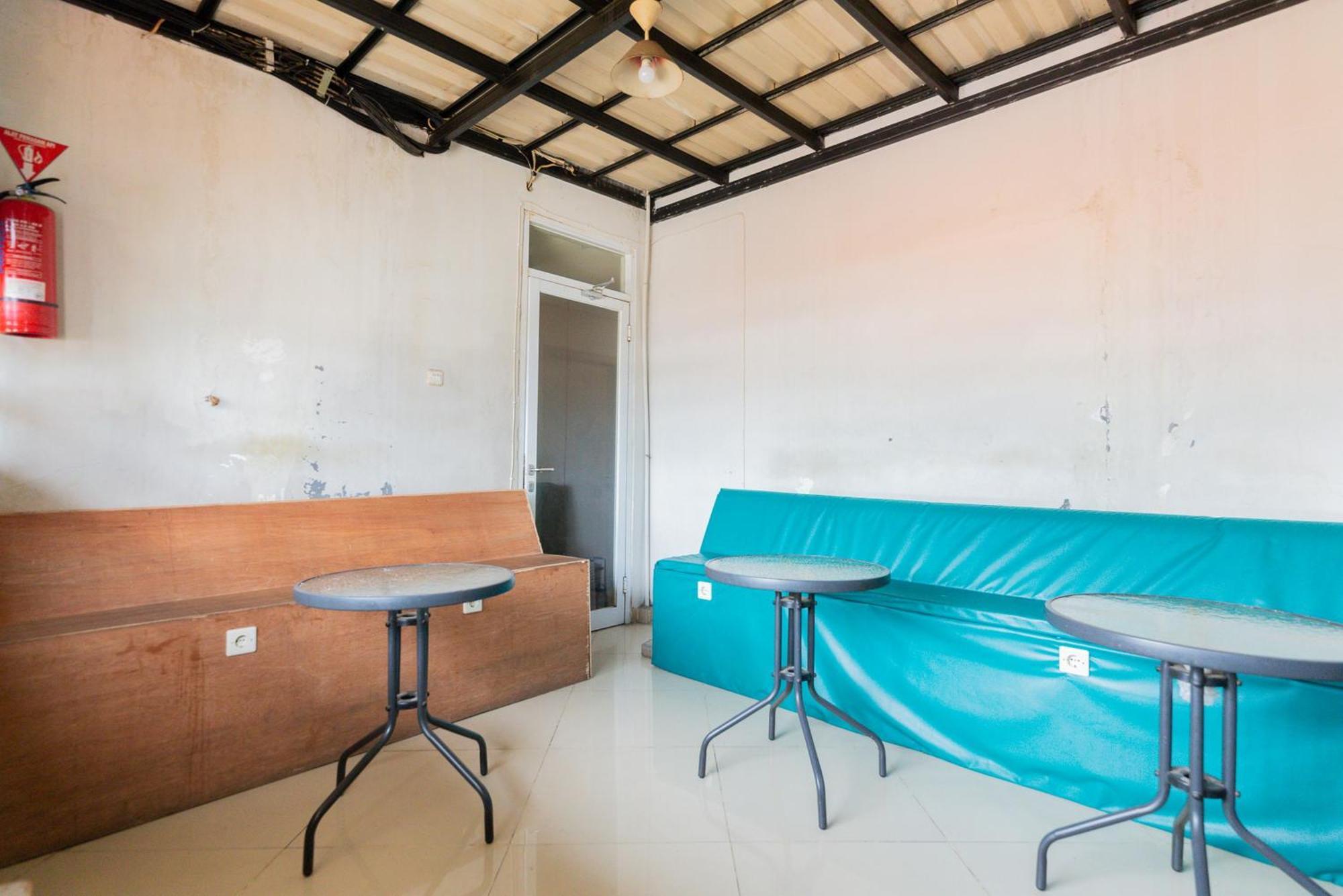 Reddoorz Plus Syariah Near Mall Pondok Indah Jakarta Extérieur photo