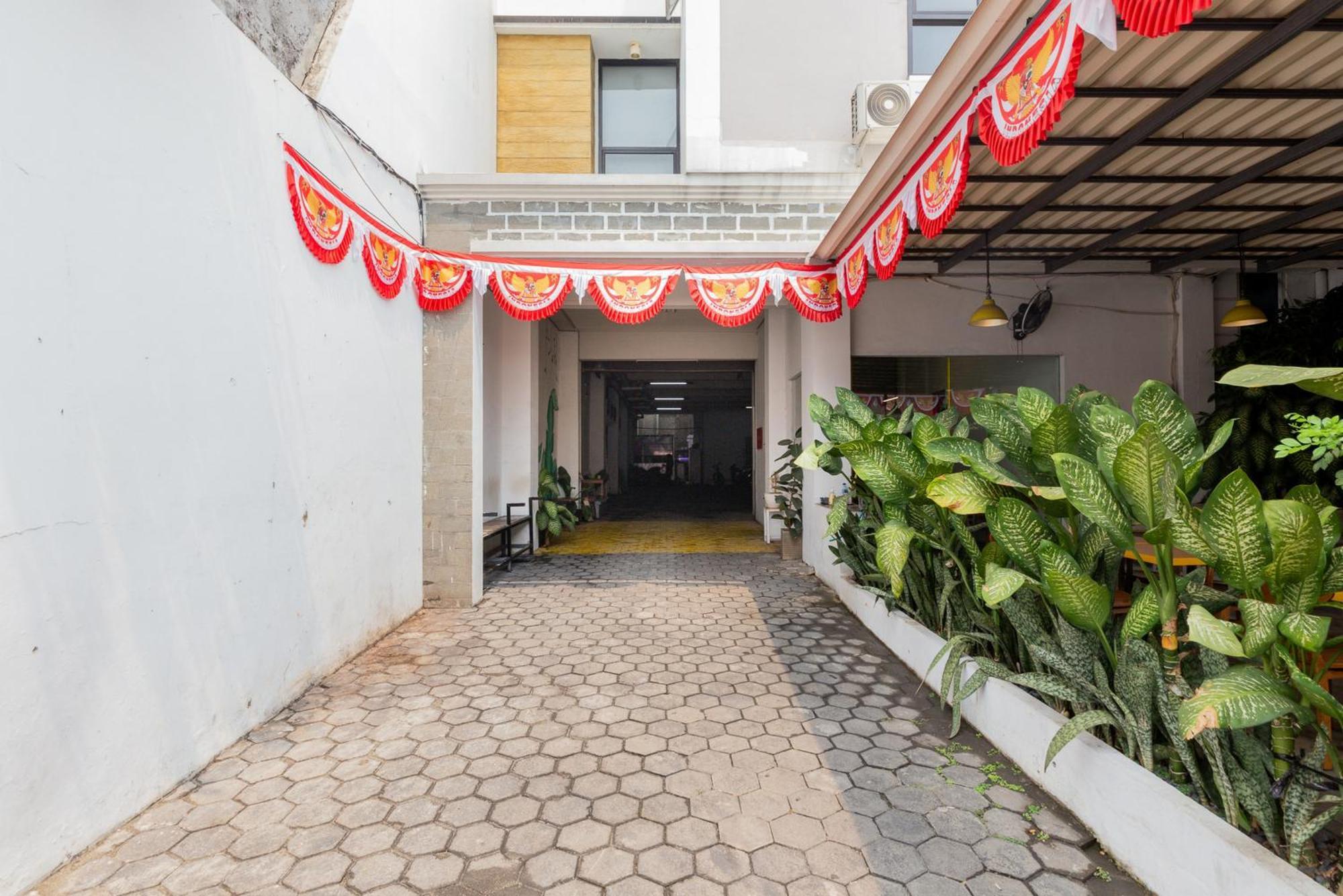 Reddoorz Plus Syariah Near Mall Pondok Indah Jakarta Extérieur photo