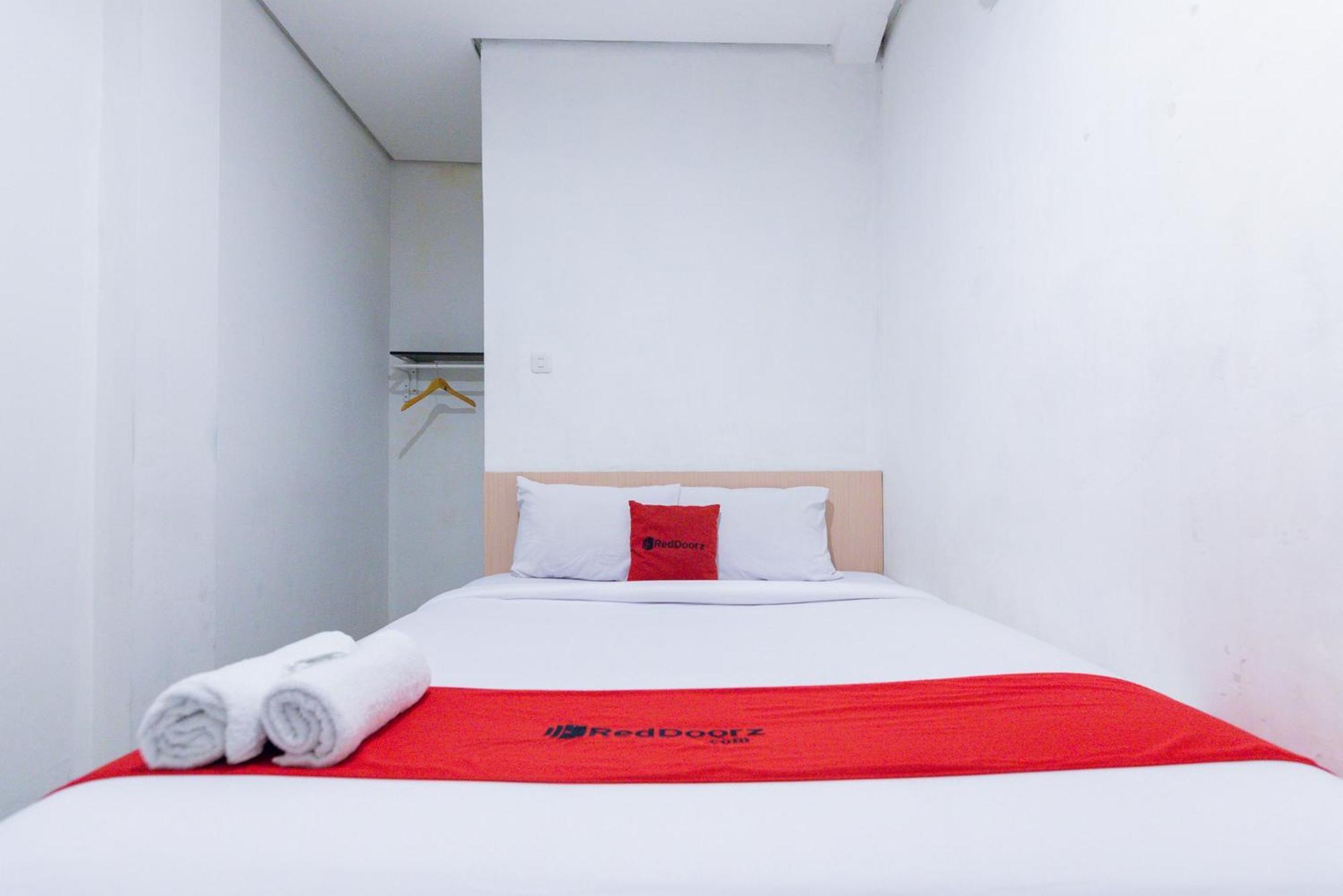 Reddoorz Plus Syariah Near Mall Pondok Indah Jakarta Extérieur photo