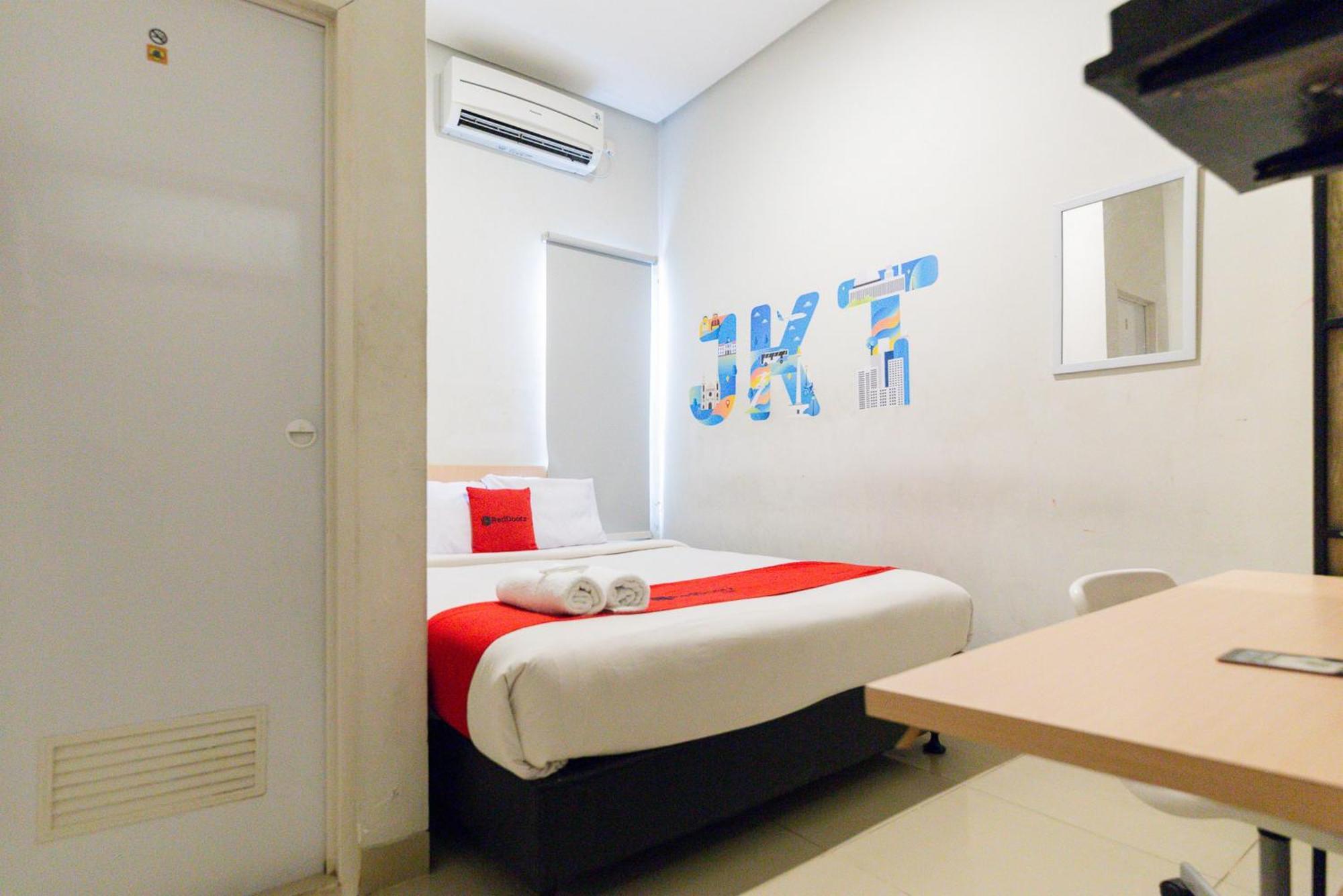 Reddoorz Plus Syariah Near Mall Pondok Indah Jakarta Extérieur photo
