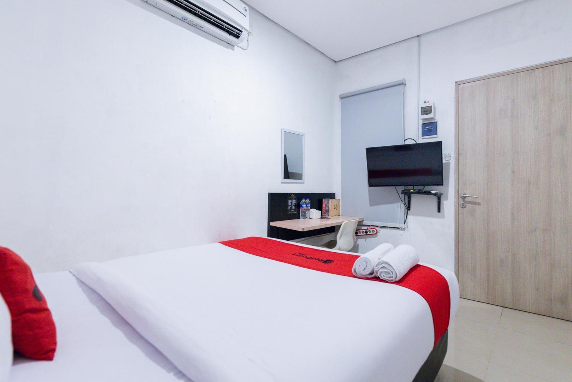 Reddoorz Plus Syariah Near Mall Pondok Indah Jakarta Extérieur photo