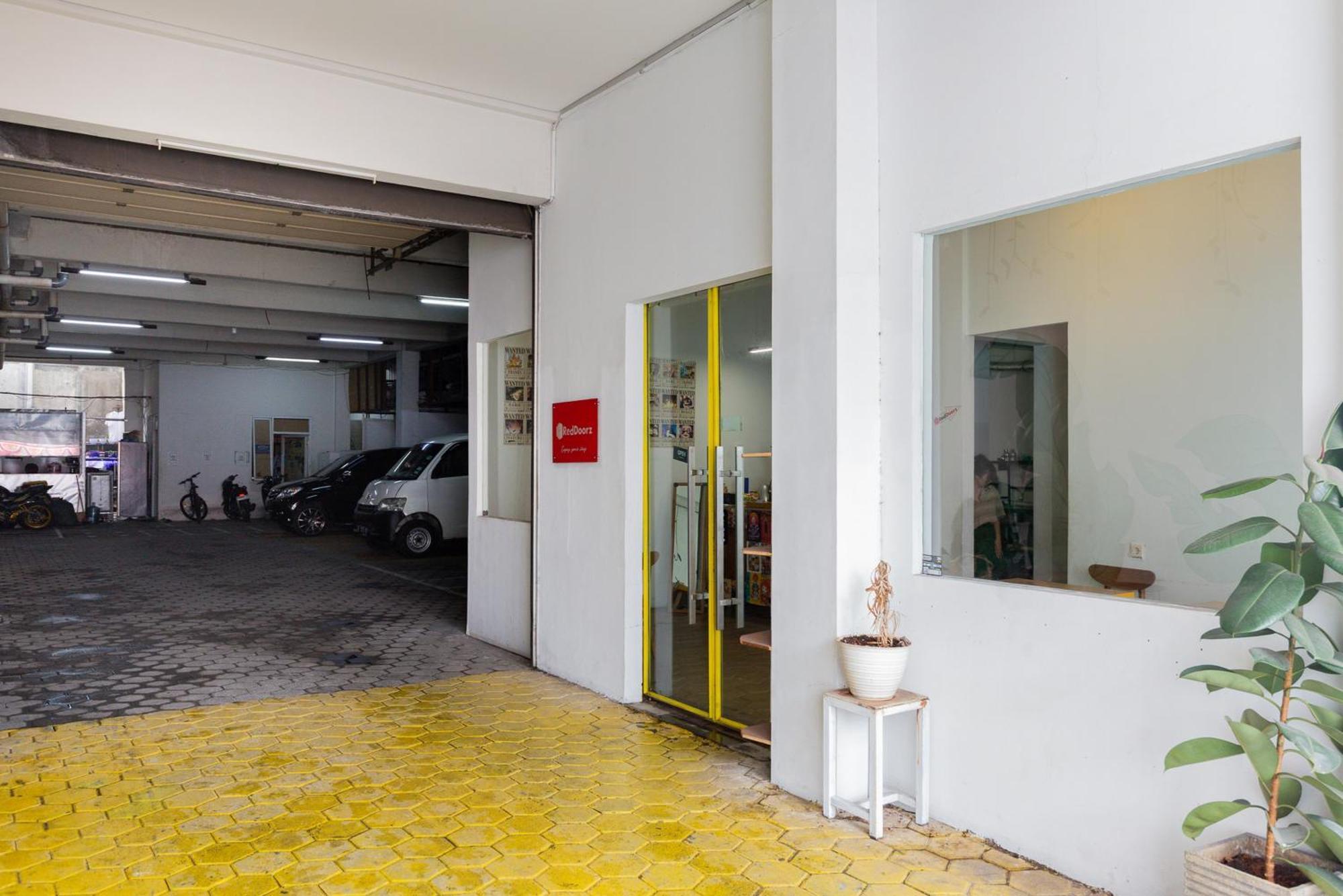 Reddoorz Plus Syariah Near Mall Pondok Indah Jakarta Extérieur photo