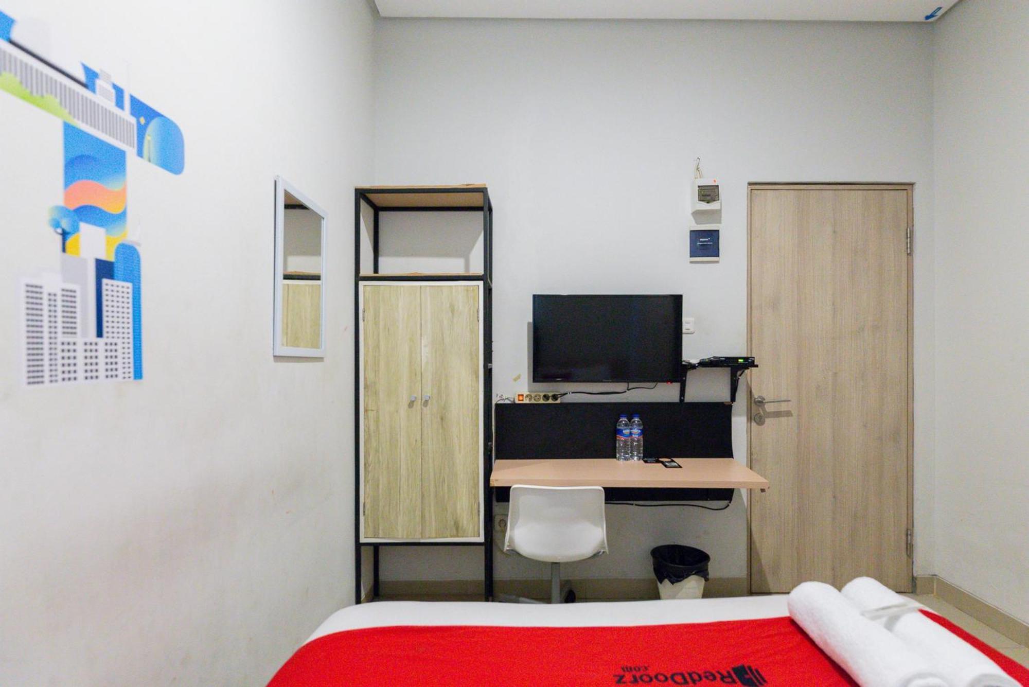 Reddoorz Plus Syariah Near Mall Pondok Indah Jakarta Extérieur photo