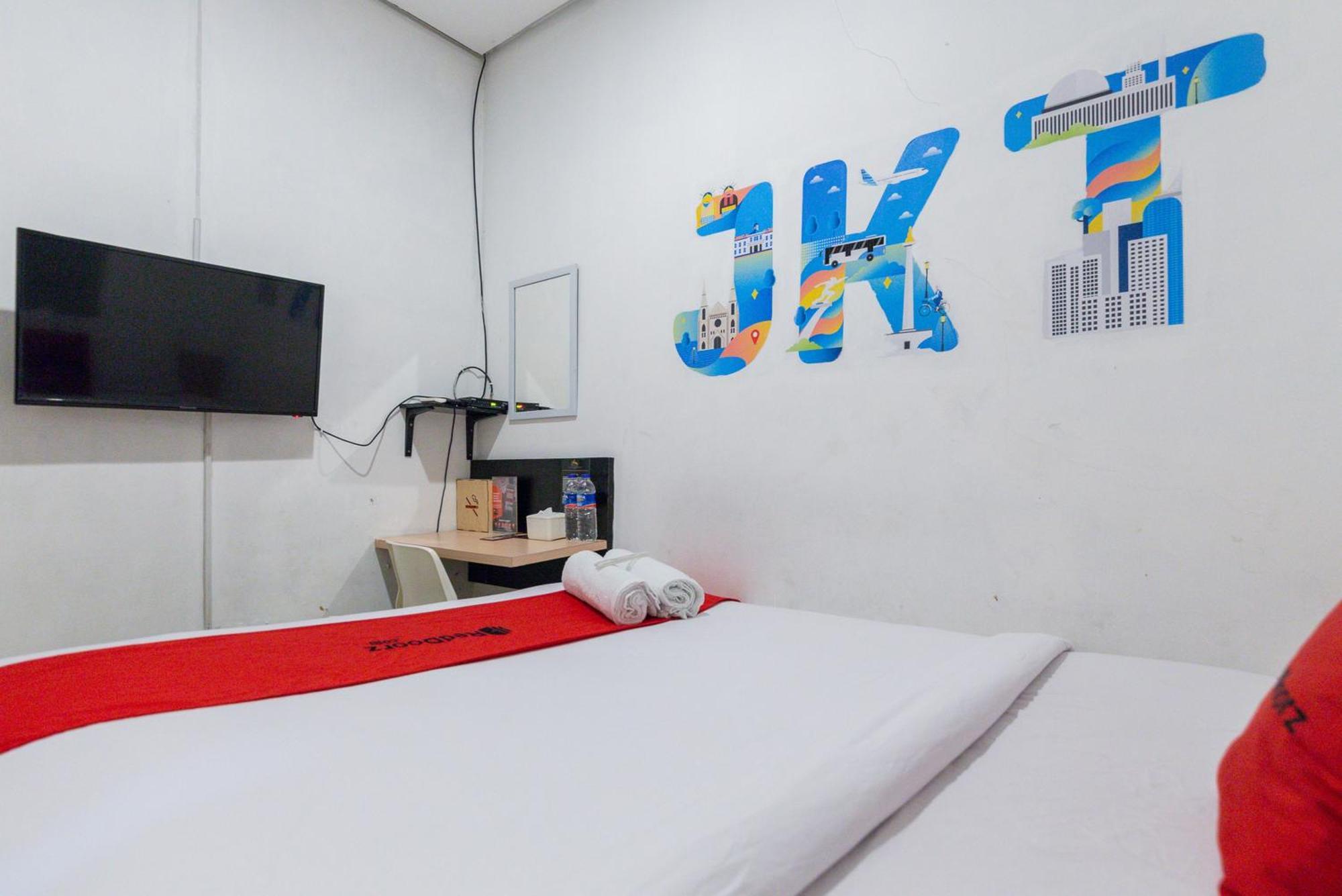 Reddoorz Plus Syariah Near Mall Pondok Indah Jakarta Extérieur photo